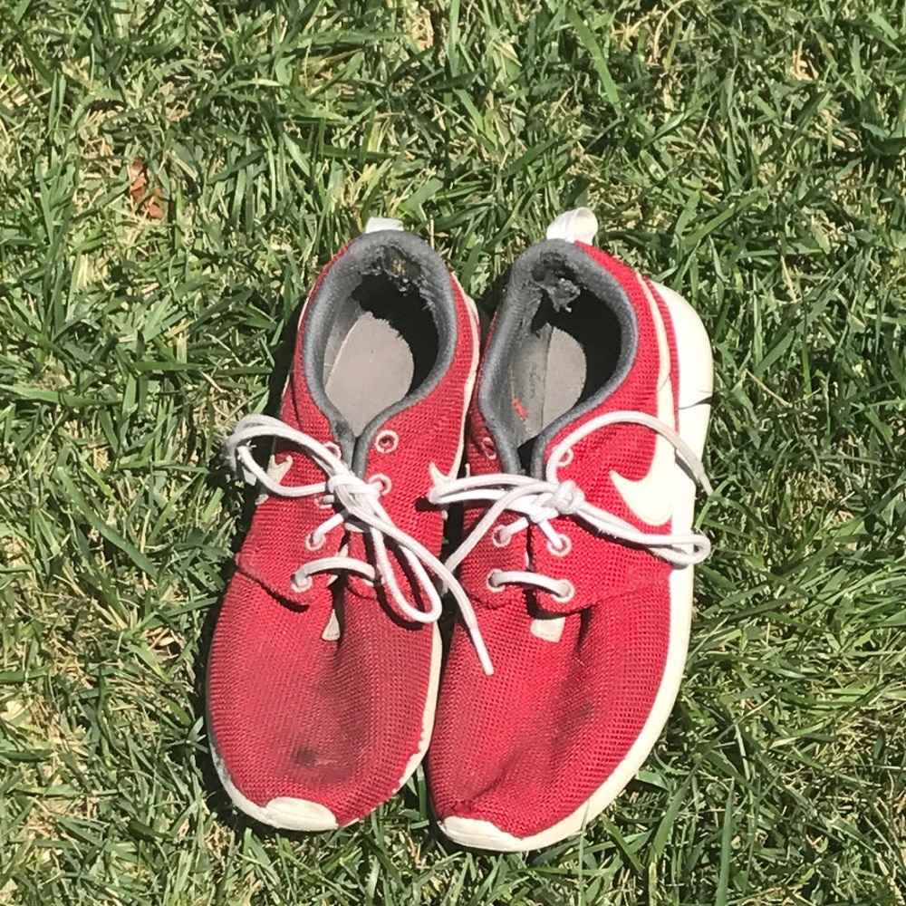 red nike roshes ❌SOLD❌